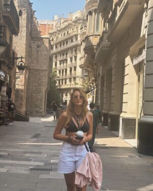 Rojda Demirer Instagram - Ne güzel geçtin Barcelona🫶
Tesekkür ederiz @prontotour 🙏
#prontotur30yasinda #davet