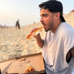 Romain Ntamack Instagram - 𝑫𝒖𝒎𝒑 𝒅𝒆 𝑱𝒖𝒊𝒍𝒍𝒆𝒕 ☀️🐶🍕👶🏻👫🏻🛵