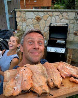 Roman Vojtek Instagram - Jako nechci se chlubit ale…. Chlubím 🤣 Léto budiž požehnáno 🙏☀️🐟 @vojtkova.petra a díky @hrdina.tom