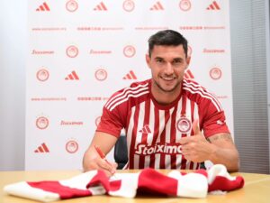 Roman Yaremchuk Instagram - 🔴⚪✍🏻 Signed. Sealed. Delivered.

𝐑𝐨𝐦𝐚𝐧 𝐘𝐚𝐫𝐞𝐦𝐜𝐡𝐮𝐤! 🔥

#Olympiacos #Welcome #Transfer #Yaremchuk #WeKeepOnDreaming