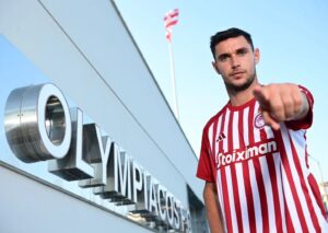 Roman Yaremchuk Instagram - 🔴⚪✍🏻 Signed. Sealed. Delivered.

𝐑𝐨𝐦𝐚𝐧 𝐘𝐚𝐫𝐞𝐦𝐜𝐡𝐮𝐤! 🔥

#Olympiacos #Welcome #Transfer #Yaremchuk #WeKeepOnDreaming