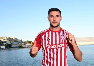 Roman Yaremchuk Instagram - 🔴⚪✍🏻 Signed. Sealed. Delivered.

𝐑𝐨𝐦𝐚𝐧 𝐘𝐚𝐫𝐞𝐦𝐜𝐡𝐮𝐤! 🔥

#Olympiacos #Welcome #Transfer #Yaremchuk #WeKeepOnDreaming