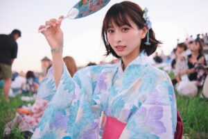Ron Monroe Instagram - この髪飾りは自分で作りました

#花火大会