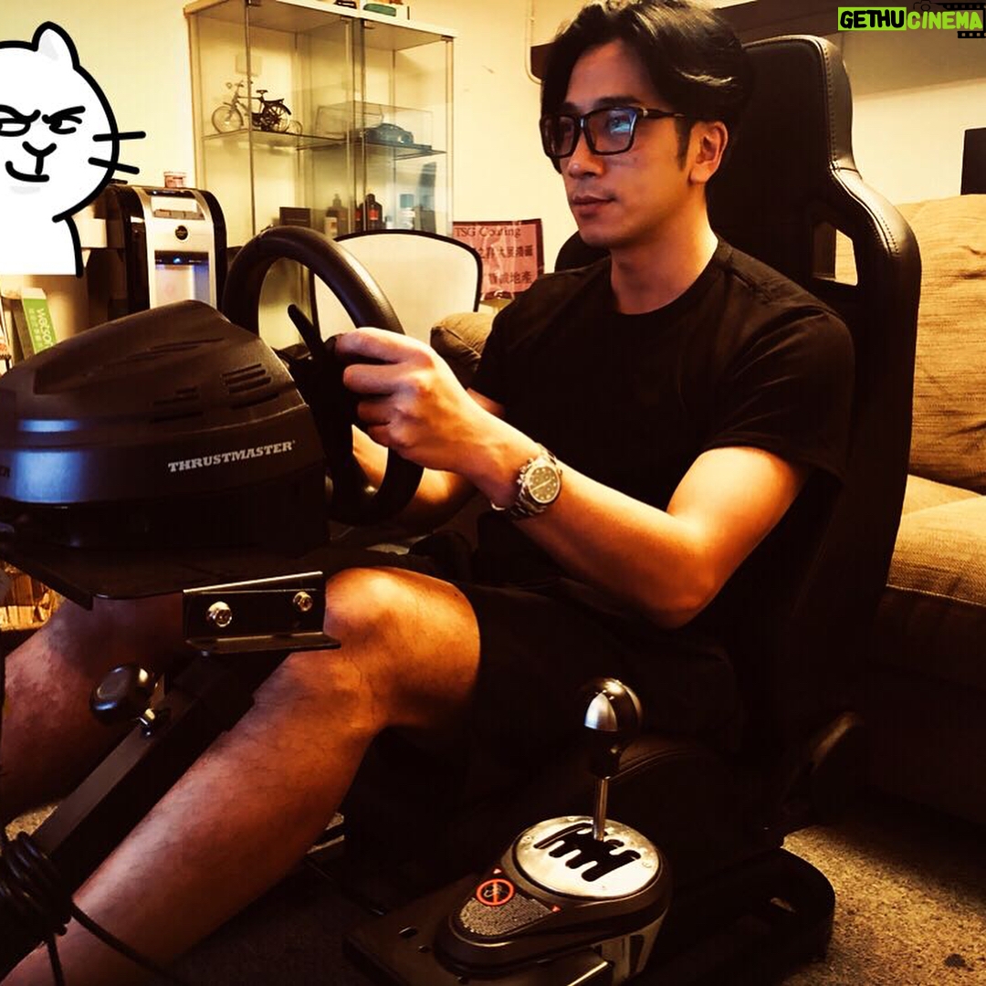 Ron Ng - 2.4K Likes - 發一些娛樂照片⛽️🚴🏼♀️🏎#探出小脑袋##夏季物语##嘿呦猫咪# 