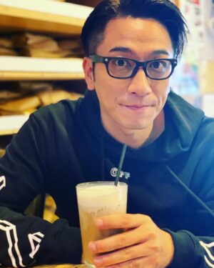 Ron Ng Instagram - 每天拆彈戰毒拆彈戰毒，有點混亂，今天終於可以忙裏偷閑想一想明天是拍那部戲😂😂😂 ​​​