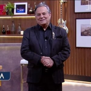 Ronnie Von Instagram - Meu novo programa estreia essa quarta às 23:45 na Rede Tv! 
Posso contar com a sua companhia? 😃