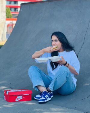 Roopi Gill Instagram - 🥪 and 👟 is all I need 🤓