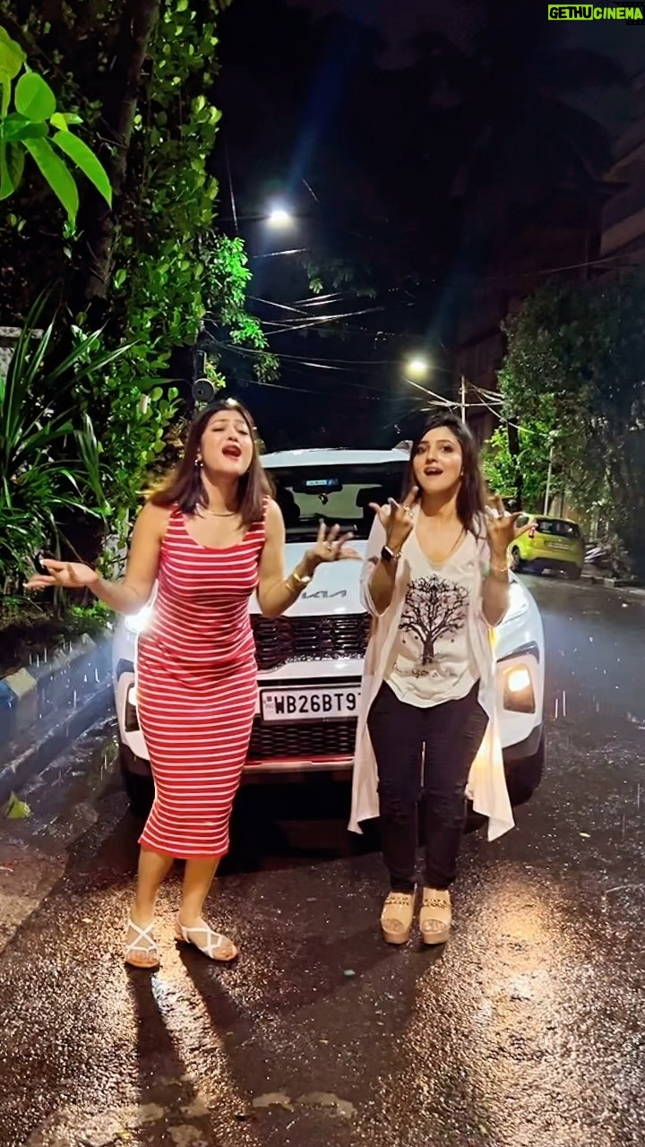 Rooqma Ray - 24.8K Likes - Friendship is….. Dancing in the Rain ❤️💃🏻🌧️🫶🫰🏼🥰