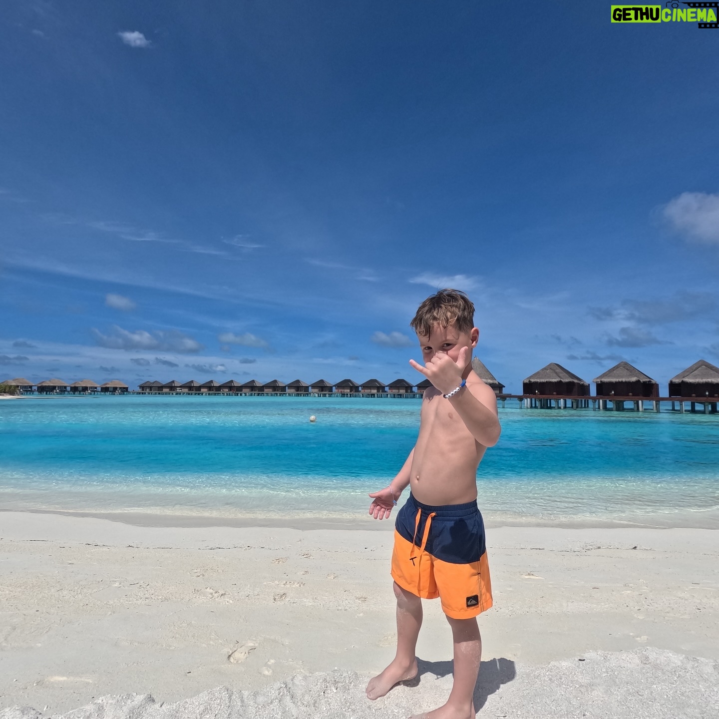 Rory Sloane - 6.4K Likes - Island life @anantaradhigu
•
It’s been a crazy start to our little island getaway.. We used to come to the Maldives (pre kids) but doing it with them here has been incredible. So much snorkelling.. ocean time.. amazing food..
@tropicsurf cannot wait for a few more surfs