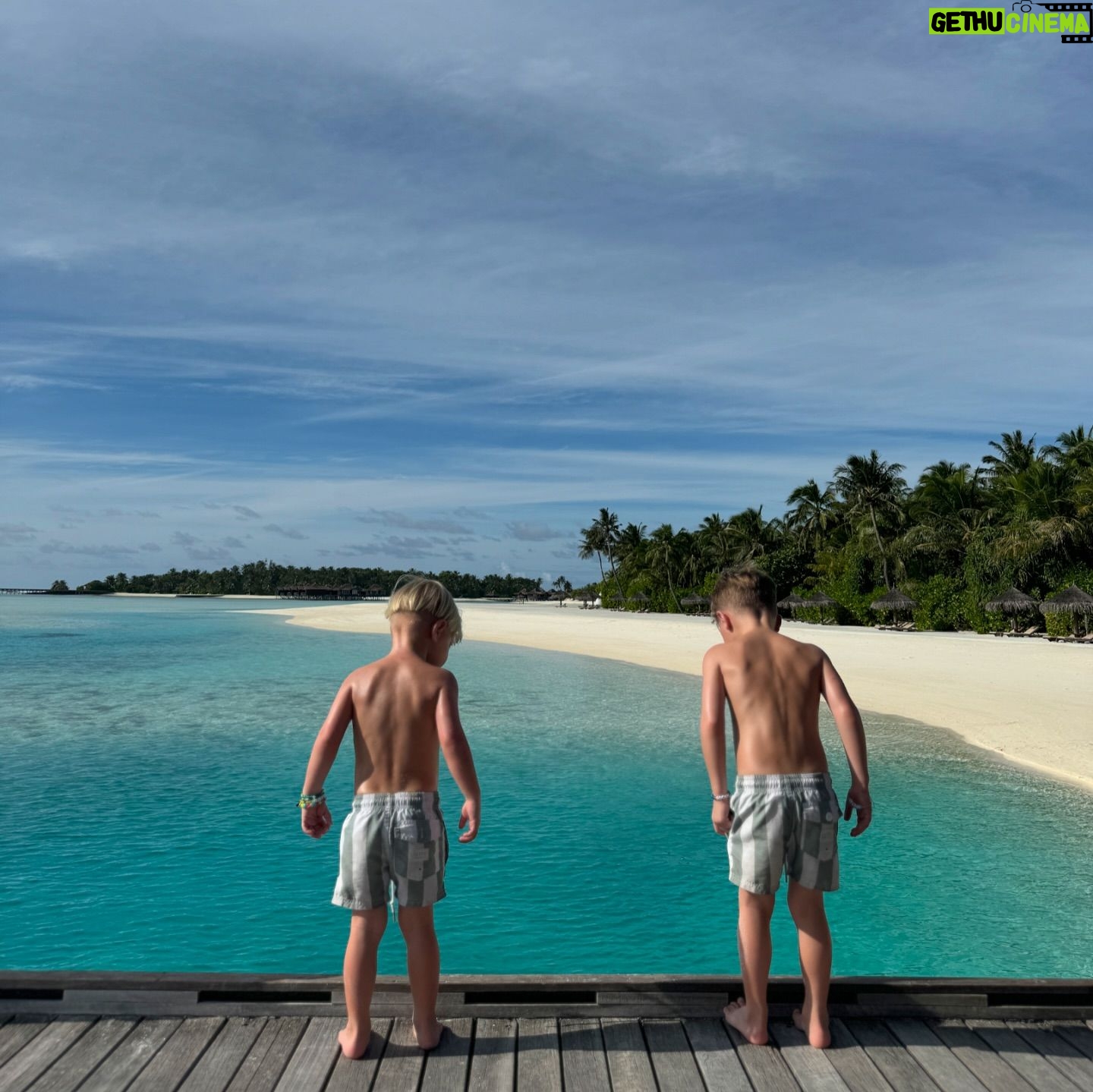 Rory Sloane - 6.4K Likes - Island life @anantaradhigu
•
It’s been a crazy start to our little island getaway.. We used to come to the Maldives (pre kids) but doing it with them here has been incredible. So much snorkelling.. ocean time.. amazing food..
@tropicsurf cannot wait for a few more surfs