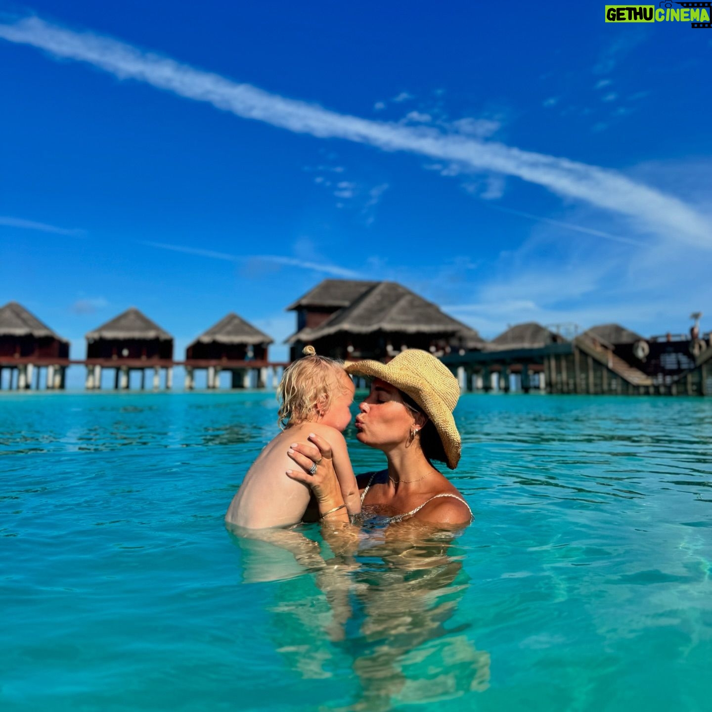 Rory Sloane - 6.4K Likes - Island life @anantaradhigu
•
It’s been a crazy start to our little island getaway.. We used to come to the Maldives (pre kids) but doing it with them here has been incredible. So much snorkelling.. ocean time.. amazing food..
@tropicsurf cannot wait for a few more surfs