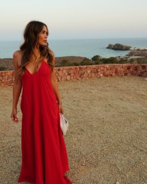 Rosanna Zanetti Instagram - Justo hace un mes fue mi última publicación, a pesar de ser época de verano, vacaciones y familia en España, mi mente y corazón han estado este tiempo con Venezuela y se me hacía imposible compartir otro tipo de contenido que no fuese de apoyo a la situación que se vive  en mi país. Gracias a todas las personas que me siguen de otros países que se han sumado siendo eco, seguimos hasta el final! 🙏🏼🇻🇪✨

Voy a tratar de compartirles poco a poco de estos días en familia, recargando las pilas del corazón y llenando nuestra mente de recuerdos ✨