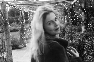 Rose McIver Instagram - Marry a photographer