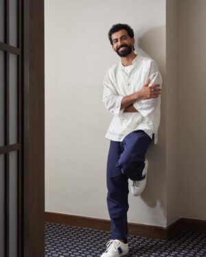 Roshan Mathew Instagram - #Ulajh releases in theatres in 3 days and #Paradise is streaming on @primevideoin 
Two big reasons to smile and yet.. 🦦

Thank you for this lovely outfit, @ekaco 

Styled by @damini_styles
Assisted by @stutijain1610
Shoes: @regalshoes.in
Ring: @akirahin.india
Makeup: @shantaramkurle 

Photos by @ashiq_mk ✌🏽