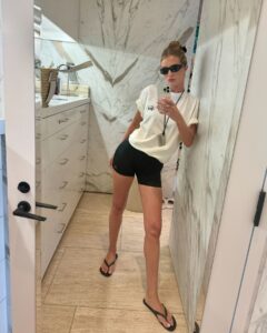 Actress Rosie Huntington-Whiteley HD Instagram Photos and Wallpapers August 2024
