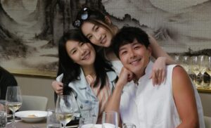 Rosina Lin Instagram - 還是這群人…懂我奇奇怪怪，陪我可可愛愛地又長大了一歲🤣🎂❤️！
@nwuuu @lam_fung_official @joelshanchung @apple_ho_ho @lamtszsin413 @tsuiwing0807 @edwinsiu @wongtsuiyu @ccandice.c @lorlorlau @fattykar @lauhawick @stefanwch @peggysiu @k.t_kary @rockyrvn @uyuoriuh