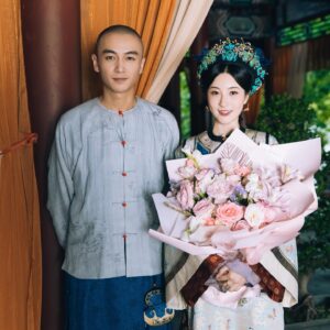 Rosina Lin Instagram - 殺青快樂！🎉這次拍攝真的非常有意義，因為我同#陳曉 終於⋯終於好同學畢業之後第一次合作了！！！而且仲要系古裝，仲要咁有發揮的角色🥹有一種完成心願的感覺，排戲時彷彿回到大學交功課的時候。除了老同學相聚又認識了很多新朋友，感謝导演張挺同所有台前幕後工作人員的照顧，真的好親切，後會有期！期待下一次的相遇！

#大生意人 #慈禧 
#原来我古装咁嘅样
#虽然每日四十度