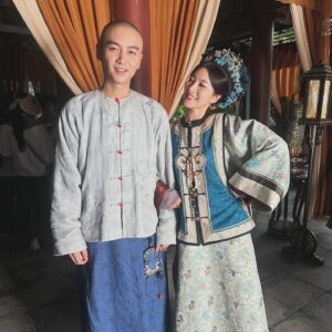 Rosina Lin Instagram - 殺青快樂！🎉這次拍攝真的非常有意義，因為我同#陳曉 終於⋯終於好同學畢業之後第一次合作了！！！而且仲要系古裝，仲要咁有發揮的角色🥹有一種完成心願的感覺，排戲時彷彿回到大學交功課的時候。除了老同學相聚又認識了很多新朋友，感謝导演張挺同所有台前幕後工作人員的照顧，真的好親切，後會有期！期待下一次的相遇！

#大生意人 #慈禧 
#原来我古装咁嘅样
#虽然每日四十度