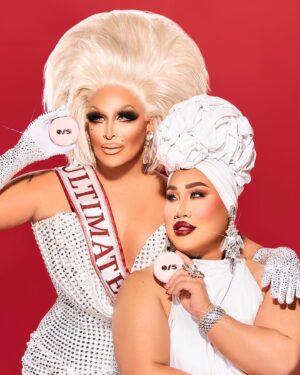 Roxxxy Andrews Instagram - Introducing, THE ULTIMATE QUEEN @roxxxyandrews ! Where my people at that wanna get snatched like the dolls? Ultimate Blurring Setting Powder is doll approved! 👑 @patrickstarrr @roxxxyandrews 

Shop our Ultimate Collection now! Available at @sephora ,Sephora at @kohls , and onesizebeauty.com! #onesizebeauty #dragrace #roxxxyandrews