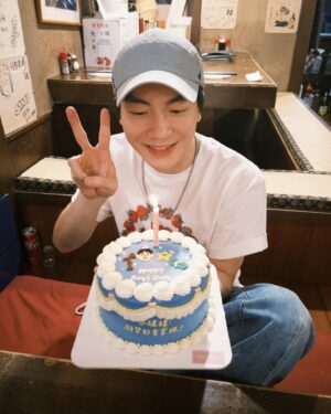 Roy Chang Instagram - 今天有人過生日嗎 沒人過我要過了🎂