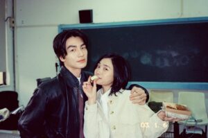 Roy Chang Instagram - 短暫回到1994年
認識了阿光、魏青、季微
一起抗爭的美術系同學
還好有帶著底片機紀錄當時的我們
電影現在上映中 
希望有空的大家去多多支持！
#青春並不溫柔 
@whollstoptherain_2023