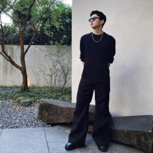 Roy Chang Instagram - 新的眼鏡裡有藍色的你😎
#moscot 
@moscotnyc
