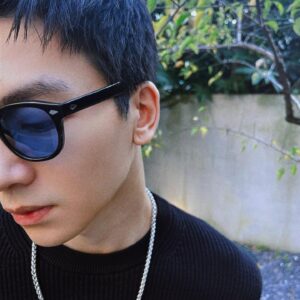 Roy Chang Instagram - 新的眼鏡裡有藍色的你😎
#moscot 
@moscotnyc