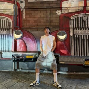 Roy Kim Instagram - 누가 어디 놀러가재서 오키하구 나왔구
누가 사진 안찍으면 나중에 기억 안난다구 해서 기억 돌려보니 정말 많은 여행을 가봤는데 세세히는 기억이 안나고 진짜 흐리멍텅구리하게만 회상 되길래, 그래서 일부러라도 사진을 더 찍어야 겠다 싶어서 그러므로 이거슨 
오키나와 파트 원. 

아 물론 마지막 사진은 내가 찍어달라할수수수퍼노밖에

Okinawa people were all so nice. Lovely place to be anytime of the year. Can't wait to go back someday, and yes I'm tan as hell now. It was flaming hot there.