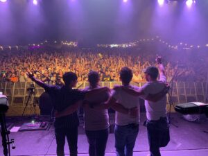Roy Stride Instagram - Two Festies in day. Yes please. Double the fun. Absolutely loved both those shows. Thank you @sausageandciderfestuk AND @blue_reef_festival 🎆🫡🔥🙌❤️

We are coming back to Kent on the tour Margate is completely sold out but there are a few tickets left for @realleascliff Folkestone. 

Tickets in bio or https://linktr.ee/Scoutingforgirls