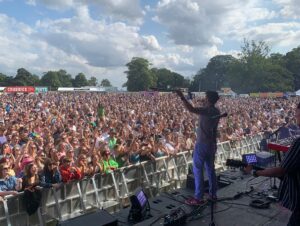 Roy Stride Instagram - Two Festies in day. Yes please. Double the fun. Absolutely loved both those shows. Thank you @sausageandciderfestuk AND @blue_reef_festival 🎆🫡🔥🙌❤️

We are coming back to Kent on the tour Margate is completely sold out but there are a few tickets left for @realleascliff Folkestone. 

Tickets in bio or https://linktr.ee/Scoutingforgirls