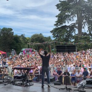 Roy Stride Instagram - @pubinthepark with the world nicest man @cheftomkerridge Chiswick you were beautiful, posh & loverley!!! 🫶💃🦋🌳 WE ARE BACK IN NOVEMBER @o2sbe Shepherds Bush Empire with @jamielawsonmusic ticket link in bio or https://linktr.ee/Scoutingforgirls