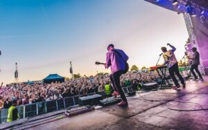 Roy Stride Instagram - GUILDFORD HOMECOMING - WHO WAS THERE?? @sausageandciderfestuk Beautiful Posh Surrey 😂😂😂. 🤩 you were awesome 🤩 We’re back @gliveguildford in October. Ticket link in bio or https://linktr.ee/Scoutingforgirls