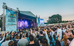Roy Stride Instagram - GUILDFORD HOMECOMING - WHO WAS THERE?? @sausageandciderfestuk Beautiful Posh Surrey 😂😂😂. 🤩 you were awesome 🤩 We’re back @gliveguildford in October. Ticket link in bio or https://linktr.ee/Scoutingforgirls