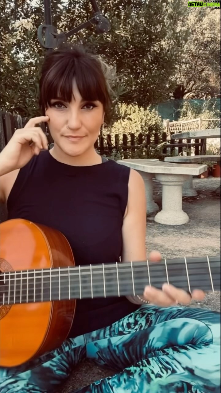 Rozalén - 16.3K Likes - “Todo sigue igual” 💞😎💞
A quién se la dedicáis??
De las que más estoy gozando en estos bolazos…
#Rozalén #TodoSigueIgual #Amistad #ElAbrazo #GuitarraYVoz #Acústico