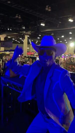RuPaul Instagram - WOW! What a weekend! @rupaulsdragcon. You turned up and turned out. THANK YOU. See you next time. XORU