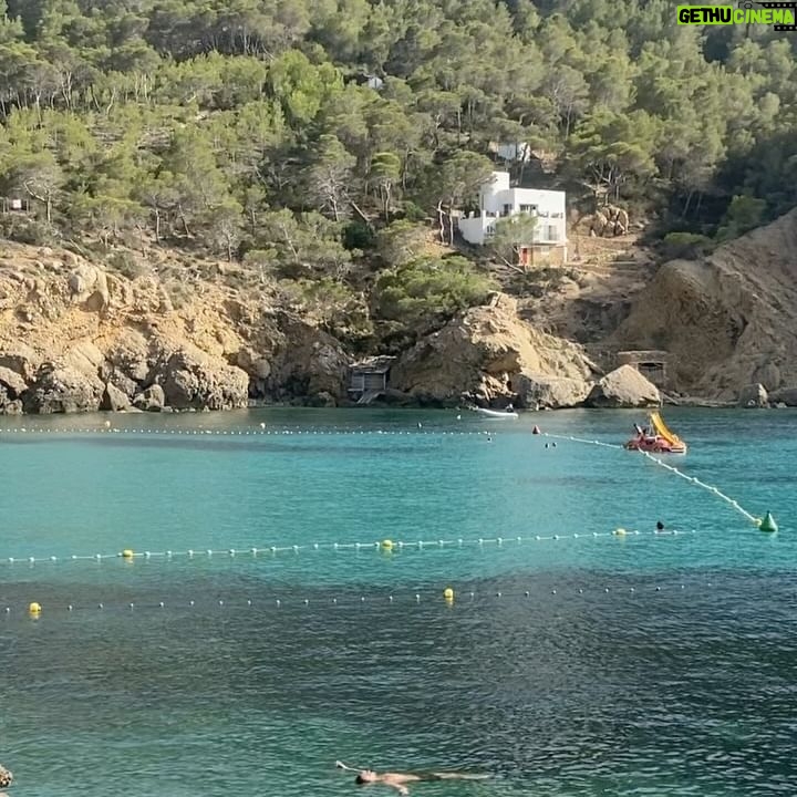 Rúben Rua - 8.9K Likes - slow. fast. living.