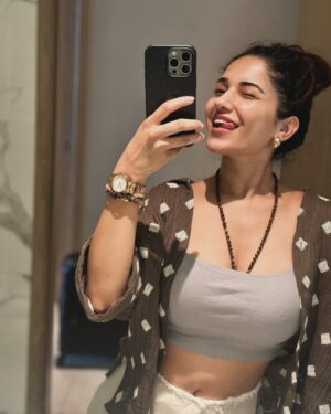 Ruhani Sharma Instagram - Reflecting on life through mirror selfies and travel adventures ✨Creating art, savoring delicious food, and embracing beautiful weather 🌸🍴☀️

Grateful for new beginnings and the exciting journey in work. With a fresh perspective and a heart full of gratitude loving this happy phase of my life 💖 

Here’s to unlearning, learning, and discovering all the good things! 🌟

 #LifeLately 🦋