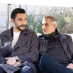 Ruhi Sarı Instagram - Acaba nedir bizi bu kadar güldüren ?@ilhansen 
#safir #set
