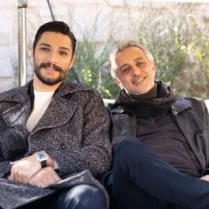 Ruhi Sarı Instagram - Acaba nedir bizi bu kadar güldüren ?@ilhansen 
#safir #set