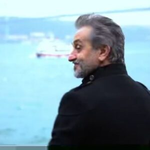 Ruhi Sarı Instagram - Vapurda çay simit dediler bir de muhabbet ekledik üstüne. Sevgili @omer.ozturkofficial a samimiyeti ve yol arkadaşlığı için çok teşekkür ederim...
