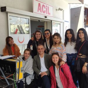 Ruhi Sarı Instagram - 8Mart Düya Emekçi Kadınlar günü kutlu olsun .Setimizin Emekçi Kadınları ile ......