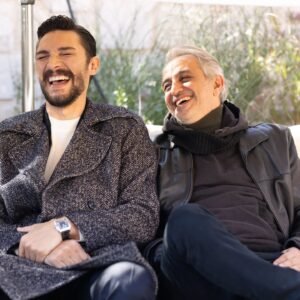 Ruhi Sarı Instagram - Acaba nedir bizi bu kadar güldüren ?@ilhansen 
#safir #set