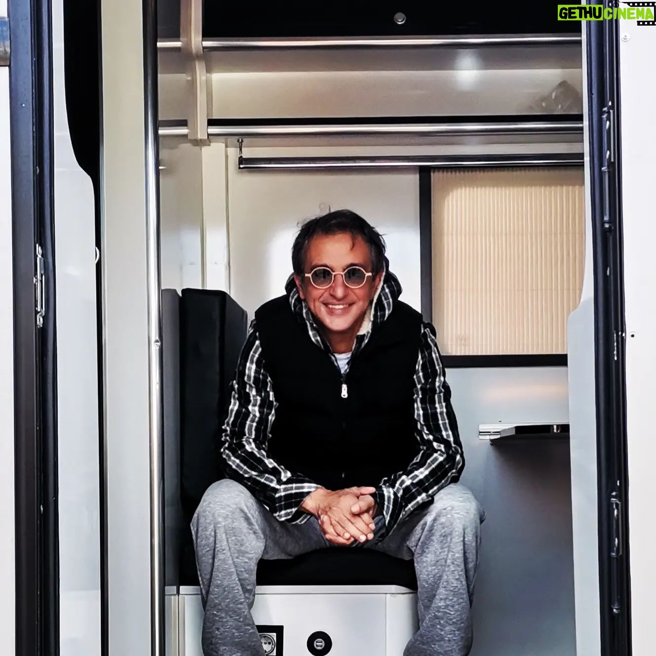 Ruhi Sarı - 826 Likes - Hazırlik başlasın...#maviyesürgün #set #karavan