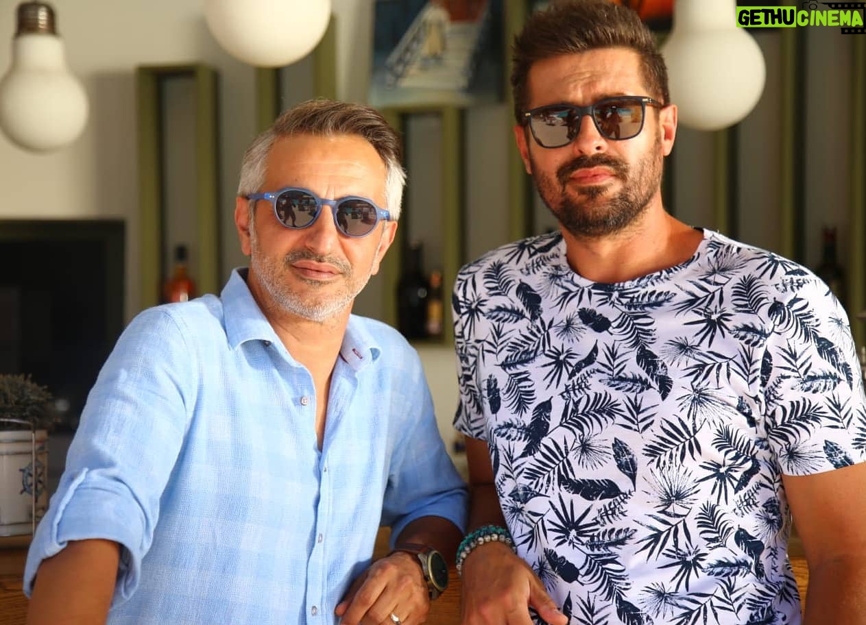 Ruhi Sarı - 1.2K Likes - #dostkazığı sinema filmi setinde @srknkuru ile..... #sinema #komedi #marmaris