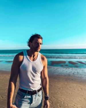 Rui Andrade Instagram - 𝘀𝗼 𝗽𝗼𝗿𝗾𝘂𝗲 𝗮 𝗹𝘂𝘇 𝗲𝘀𝘁𝗮𝘃𝗮 𝗯𝗲𝗺 𝗯𝗼𝗻𝗶𝘁𝗮… ❤️
__________
__________
#ruiandrade #sun #beach #light #portrait #photooftheday #picoftheday #portugal🇵🇹