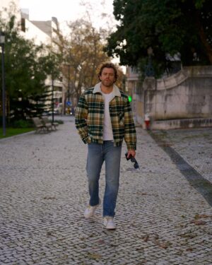 Rui Andrade Instagram - 𝗮𝗱𝗼𝗿𝗼 𝗲𝘀𝘁𝗲 𝘁𝗿𝘂𝗰𝗸𝗲𝗿 𝗱𝗮 @levis_pt 😍
𝗰𝗼𝗺𝗲𝗻𝘁á𝗿𝗶𝗼𝘀? 🤔
_
_
#levis #levispt #portugal #winter #travel #photooftheday #photography #potd #me
