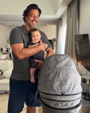 Rui Santos Instagram - Hoje é o dia internacional do bebé, uma boa maneira de comemorar esta data é postar estas fotos do meu filhote (como se não fizesse outra coisa nos últimos tempos)😂
Aproveito para agradecer a @prenatal_pt a atenção e ajuda que nos tem dado a encontrar os produtos para o bebé mais adequados às nossas necessidades.
Beijinho😊