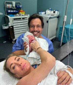 Rui Santos Instagram - O Baltazar nasceu às 12.34h com 4.200g e com 54 cm.
Ainda estou a tremer da sensação maravilhosa e avassaladora que é assistir ao nascimento do nosso filho.
Chorei, sorri, o coração parecia que me ia saltar do peito, estou muito feliz.