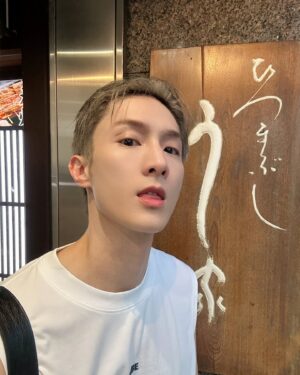 Rui-di Weng Instagram - 久違的台中家人一起出國🇯🇵🏯來到一定要吃鰻魚飯的城市！猜猜是哪？？？

白天溫度36度💦💦💦