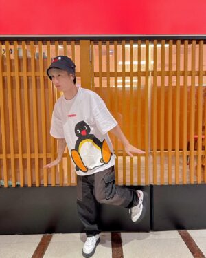 Rui-di Weng Instagram - 結束旅程回家了！每次不管去哪出國回來，一下飛機就有熟悉的味道～有人懂我在說的嗎？哈哈！（可惡！該不會老人才懂？）

總之，休了三天半，今天晚上要開始認真工作😆😆😆 明天又要跟劉書宏去《小姐不熙娣》胡鬧了😳一回來就這麼重口味的工作！哈哈哈！